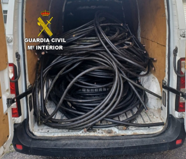 Detenidos dos varones a los que les intervinieron una tonelada de cable de cobre robado en Maceda (Ourense)