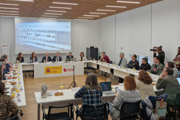 Reunión de responsables de Zona Franca de Vigo con representantes del sector audiovisual para lanzar un 'hub audiovisual' en la ciudad.