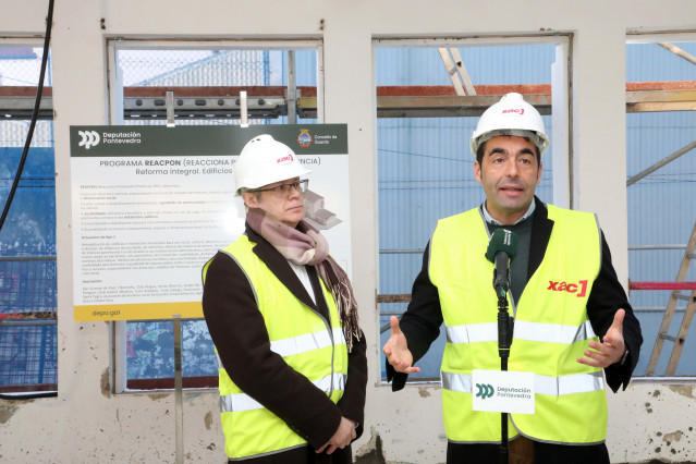 Visita a las obras del edificio Sinde de A Guarda.