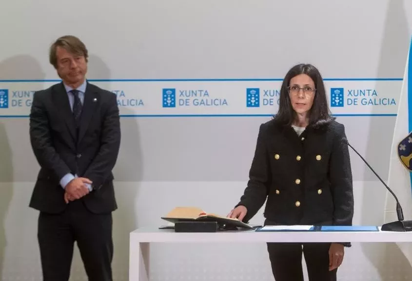 Nuria Aguilar directora xeral de Emprego Pu00fablico y el conselleiro de Facenda de la Xunta