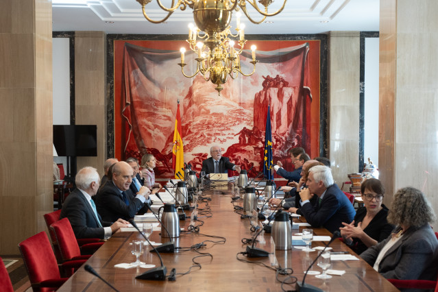 El presidente de la Junta Electoral Central, Eduardo Calvo, preside una sesión constitutiva de la Junta Electoral Central, en el Congreso de los Diputados, a 6 de febrero de 2025, en Madrid (España). La Junta Electoral Central ha quedado constituida hoy,