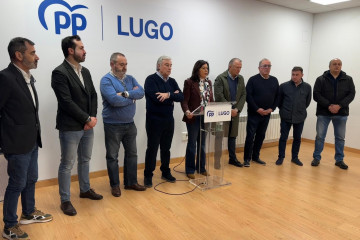 La presidenta del PP de Lugo, Elena Candia, junto a dirigentes de la formación en la provincia