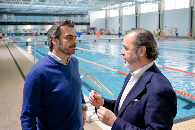 El conselleiro de Presidencia, Xustiza e Deportes, Diego Calvo, durante su visita a las instalaciones de Termaria-Casa da Auga.