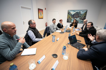 La conselleira do Medio Rural, María José Gómez, acompañada por el director de la Axencia Galega da Calidade Alimentaria, Martín Alemparte, se reúne con los consellos reguladores de denominacion