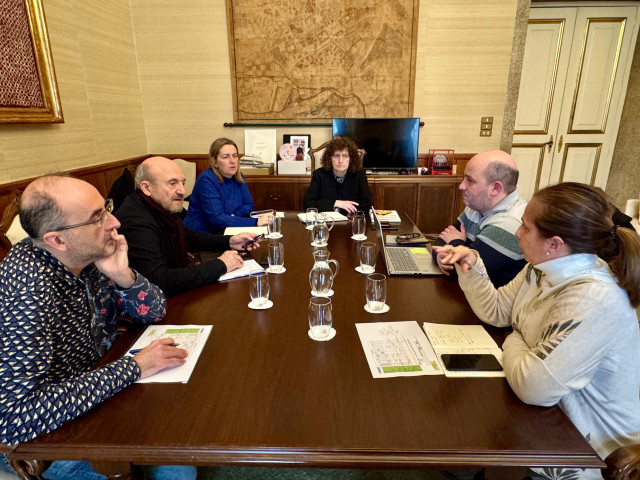 Reunión de Goretti Sanmartín y Miriam Louzao con representantes del sector del libro.