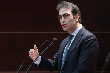 El ministro de Economía, Comercio y Empresa, Carlos Cuerpo,  durante la clausura del acto de toma de posesión del nuevo vicepresidente de la CNMC, Ángel García Castillejo, en la sede de la Comisi