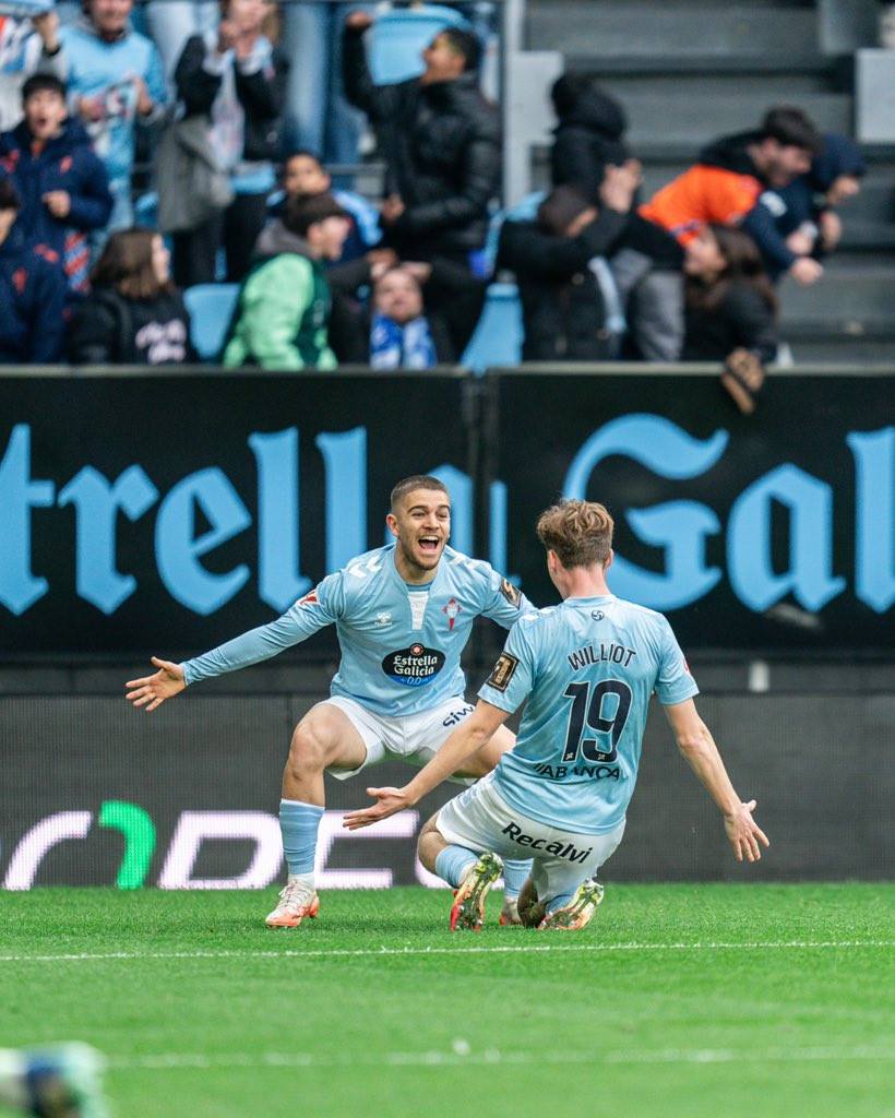 Beltran y Williot celebran un gol