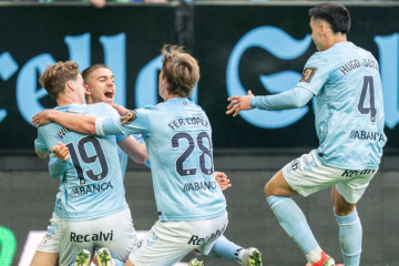 Beltran, Sotelo y Williot celebran el primer gol del Celta