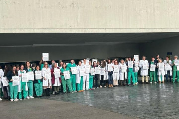 Concentración de médicos ante el Hospital Universitario Lucus Augusti (HULA) para reclamar un estatuto propio.