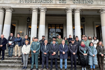 Minuto de silencio en Cuntis en repulsa del crimen machista de Benalmádena