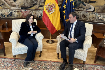 El presidente de la Diputación de A Coruña, Valentín González Formoso, se reúne con la ministra de Defensa, Margarita Robles