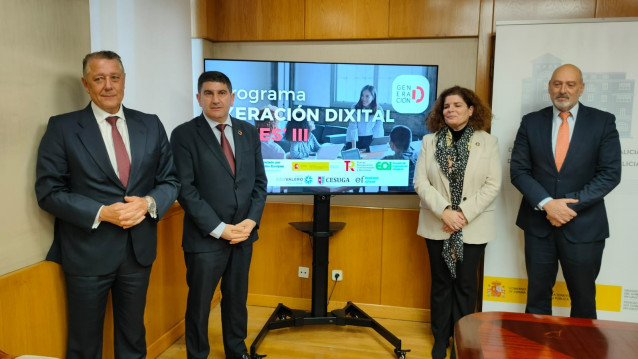 El presidente de EFBS y socio director general del CESUGA, Venancio Salcines; el delegado del Gobierno en Galicia, Pedro Blanco; la subdelegada del Gobierno en la provincia de A Coruña, María Rivas; y el director general del Grupo San Valero, César Romero