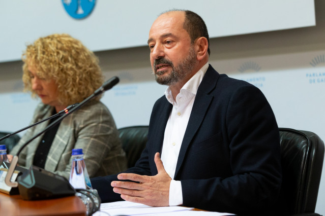 El director de Turismo de Galicia, Xosé Merelles, en el Parlamento.