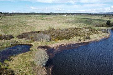 Laguna en A Ulloa, comarca donde se instalará Altri si recibe el visto bueno ambiental de la Xunta y las subvenciones de Bruselas que gestiona el Estado