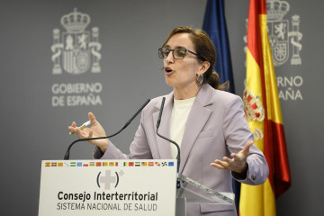 Archivo - La ministra de Sanidad, Mónica García, durante una rueda de prensa tras el pleno del Consejo Internacional del Sistema Nacional de Salud (CISNS), en la sede del Ministerio de Sanidad, a 11