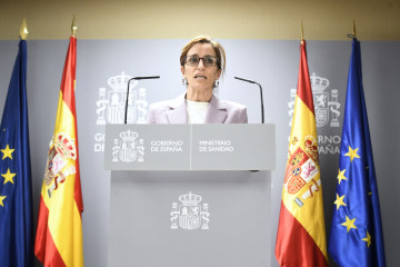 Archivo - La ministra de Sanidad, Mónica García, durante una rueda de prensa tras el pleno del Consejo Internacional del Sistema Nacional de Salud (CISNS), en la sede del Ministerio de Sanidad, a 11