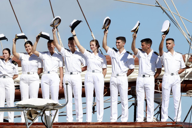 La princesa Leonor al puerto de Salvador de Bahía (Brasil) junto al resto de guardiamarinas que realizan con ella el crucero de instrucción en el buque escuela Juan Sebastián Elcano, a 14 de febrero de 2025, en Salvador de Bahía (Brasil).