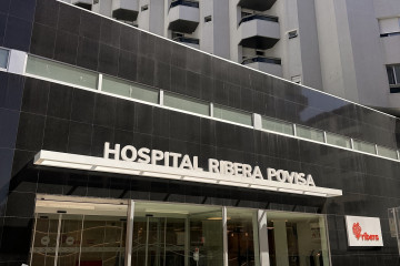 Archivo - Fachada del hospital Povisa, del grupo Ribera Salud, en Vigo.