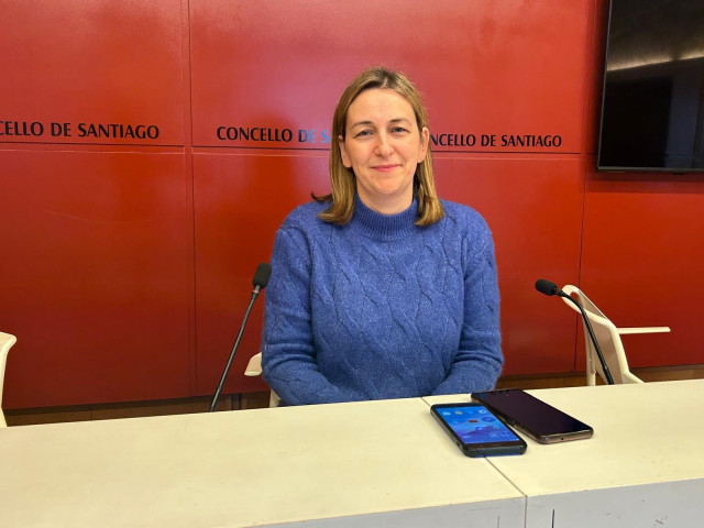 La portavoz municipal del Ayuntamiento de Santiago, Míriam Louzao, en rueda de prensa.