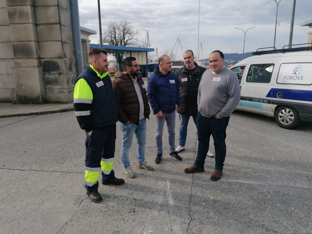 Integrantes de CCOO a las puertas de Navantia Ferrol