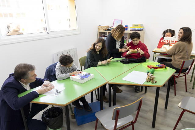 La alcaldesa de A Coruña, Inés Rey, visita el CEE Nuestra Señora de Lourdes de Aspronaga