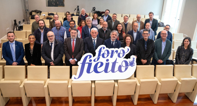 Archivo - Foto de familia fundación Foro Fieito