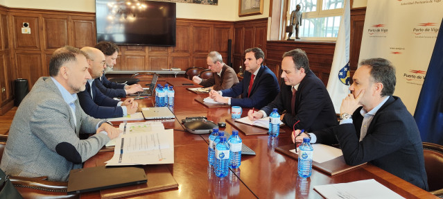 Reunión de responsables del Puerto de Vigo con responsables de Adif, a 19 de febrero de 2025.