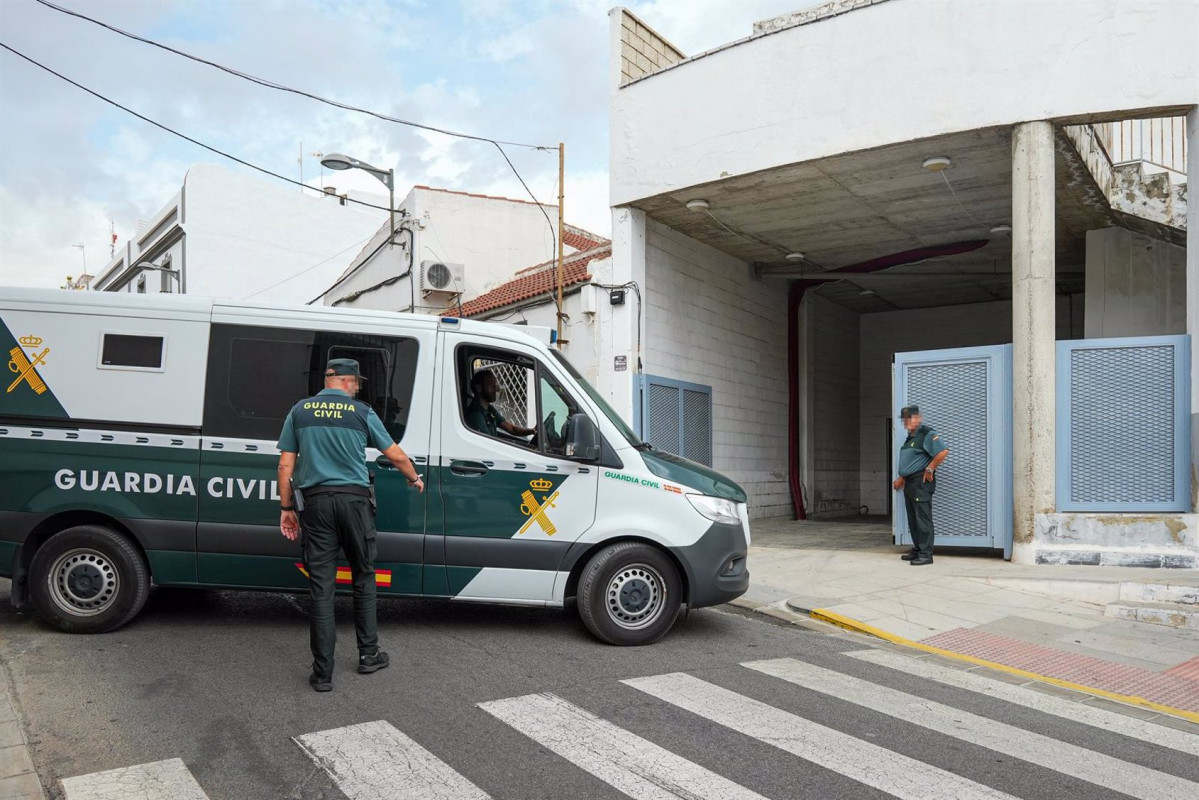 Furgu00f3n guardia civil