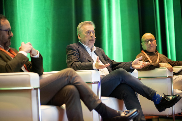 El conselleiro de Sanidade, Antonio Gómez Caamaño, en la inauguración del VII Simposio Nacional de Oncología de Precisión en Vigo.