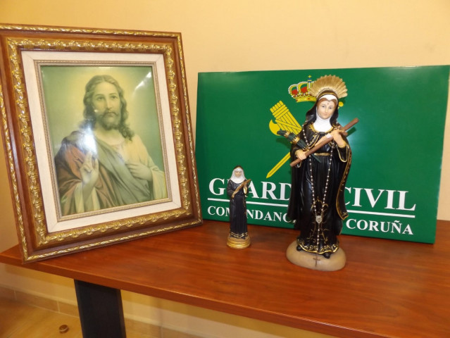 Imágenes religiosas y un rosario robados en la Capilla de Santa Rita, en Boiro (A Coruña).