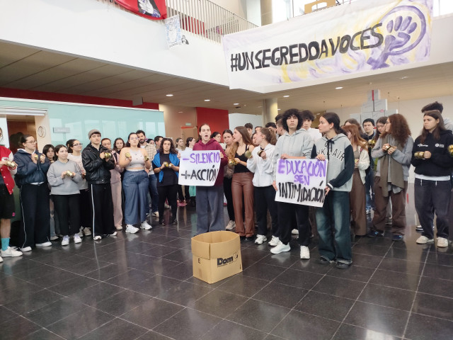 Protesta de estudiantes de la Escuela de Arte Dramático de Galicia, demandando espacios 