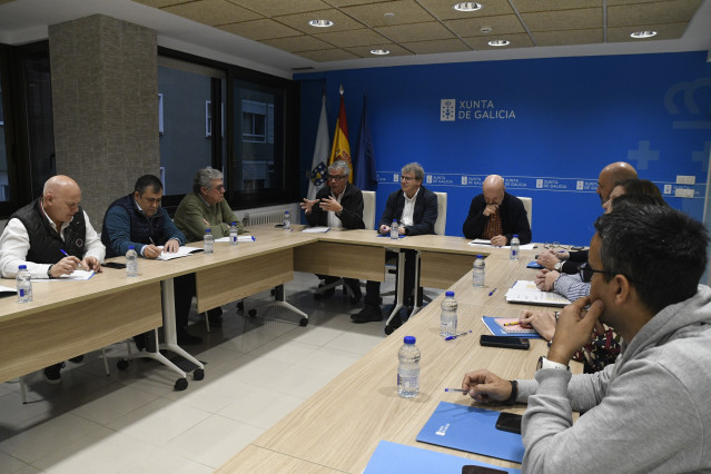 Reunión del director xeral de Defensa do Monte, y de miembros de la Diputación de Ourense, con responsables de las comunidades de montes de Verín, O Carballiño, O Ribeiro y Terra de Celanova.