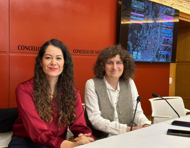 La alcaldesa de Santiago, Goretti Sanmartín, y la teniente alcaldesa, María Rozas, en rueda de prensa.