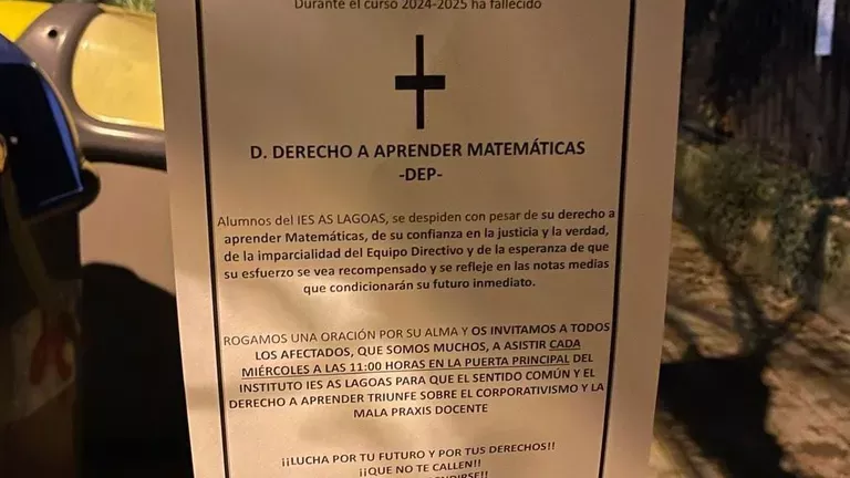 Esquelas por matemáticas en el IES As Lagoas en una imagen cedida a La Voz