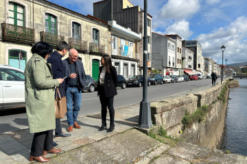 Recuperado un espacio para el público en Noia tras retirar UFD el centro de transformación aéreo del malecón