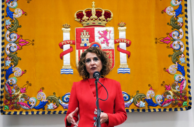 La vicepresidenta primera del Gobierno y ministra de Hacienda, María Jesús Montero, interviene durante el acto de reconocimiento de Manuel José García Caparrós. A 27 de febrero de 2025, en Málaga (Andalucía, España). La vicepresidenta primera del Gobierno