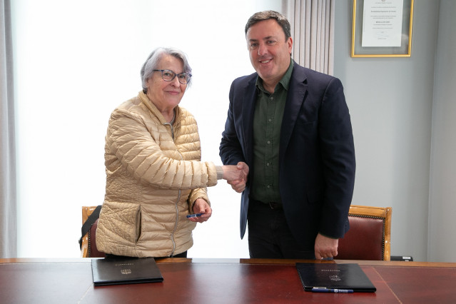 El Presidente De La Diputación De A Coruña, Valentín González Formoso, Y Su Homóloga De La Asociación Ferrolana De Drogodependencias (Asfedro), Rosario Alabau, Firman Un Convenio De Colaboración