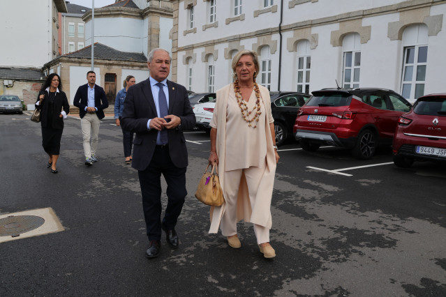 Archivo - El presidente de la Diputación de Lugo, José Tomé, y la alcaldesa, Paula Alvarellos, inauguran  las nuevas plazas de aparcamiento gratuitas del Hogar de Santa María