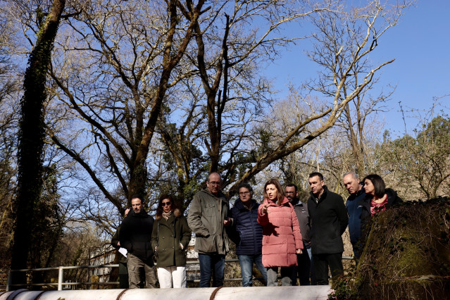 A conselleira de Medio Ambiente e Cambio Climático, Ángeles Vázquez, en un recorrido por el sendero de  Bora