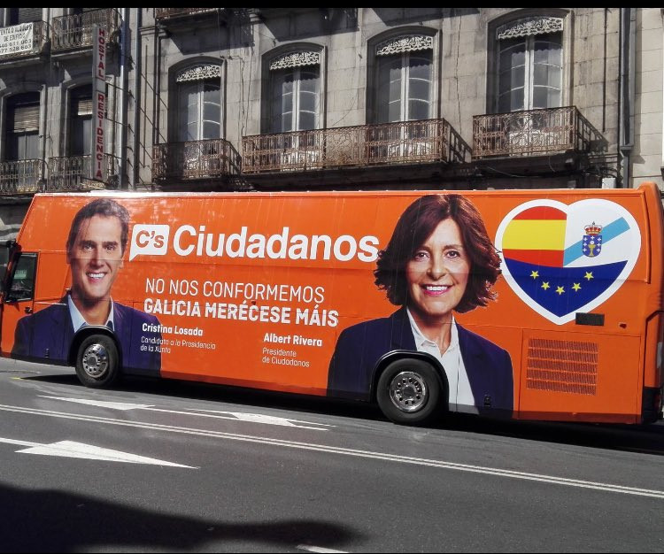 ​O autobús de Ciudadanos cruzouse co 'kamikaze' da A-6