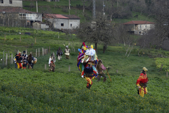 Volantes del Entroido Ribeirao de Chantada (Lugo) durante el Domingo Lambedoiro.