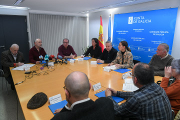 El conselleiro de Sanidade, Antonio Gómez Caamaño, y la directora xeral de Saúde Mental, Almudena Díaz Pereira, firman acuerdos con asociaciones contra las adicciones.