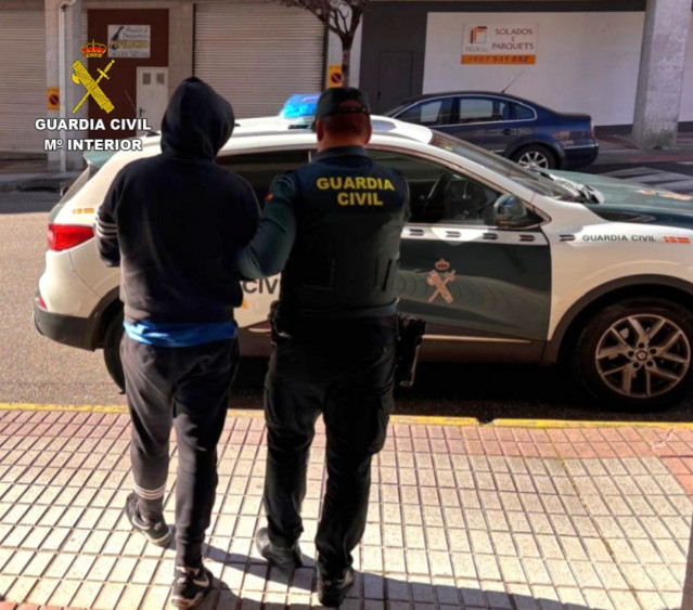 Detenido un vigués de 33 años sorprendido durante un robo con fuerza en una estación de servicio de Moaña