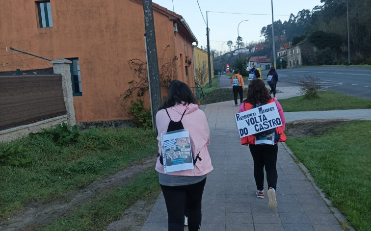 Los trabajadores de la residencia Volta do Castro marchan para denunciar la 