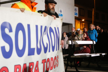 Archivo - Decenas de personas durante una protesta de trabajadores de Alcoa, a 30 de octubre de 2024, en San Cibrao, Lugo, Galicia (España). Alcoa ha convocado al comité de empresa para una reunión