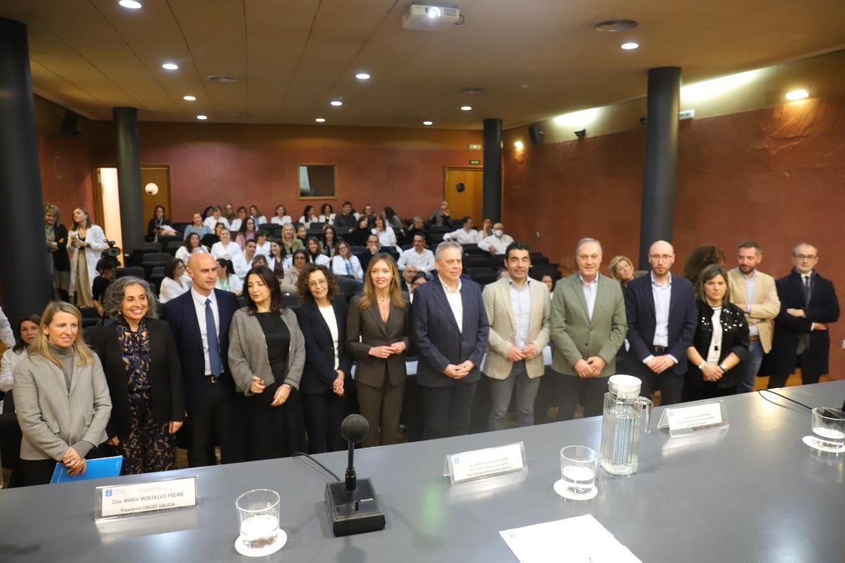 Entrega de la acreditacion al Hospital de O Salnes