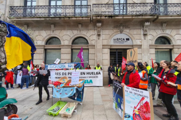 Concentración de inspectores de pesca ante la Agencia Europea de Control de la Pesca en Vigo.