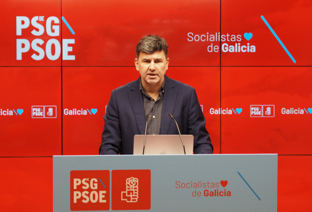 Archivo - El europarlamentario gallego del PSdeG, Nicolás González Casares.