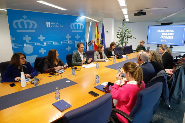 Reunión de Alfonso Villares y otros responsables de la Consellería do Mar con una delegación de la Bretaña francesa.