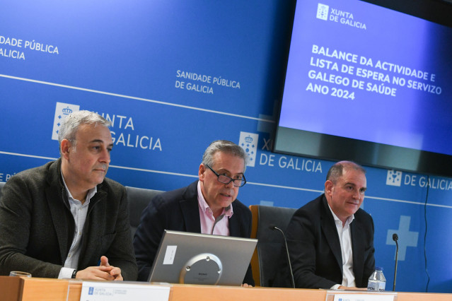 Rueda de prensa del conselleiro de Sanidade, Antonio Gómez Caamaño, el gerente del Sergas, José Antonio Parada, y el director xeral de Asistencia Sanitaria, Alfredo Silva.